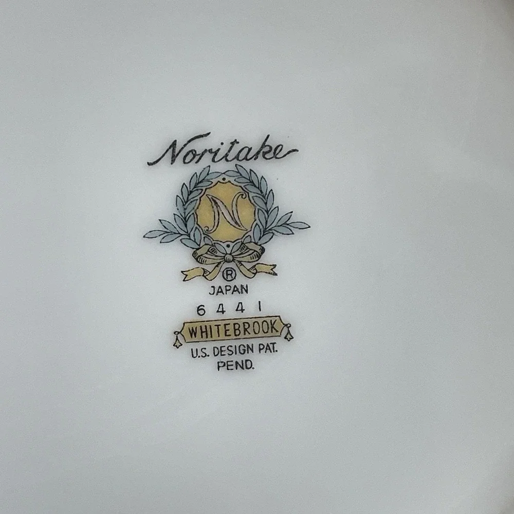 Vintage Noritake Whitebrook 6441 Coffee Pot White Platinum Trim Floral Lid Mint